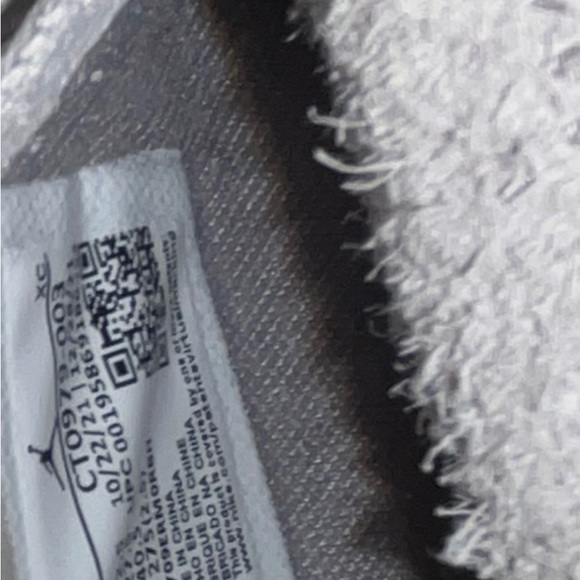 SWEET!!Worn 1x Jordan One’s Zoom Air Comfort Gray w/ Silver. Women’s size 10.5 - Picture 9 of 10